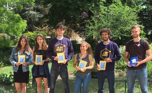 Militants Allons Enfants en tractage à Nanterre