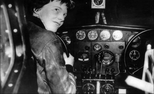 Une expédition partie sur les traces de l'aviatrice américaine Amelia Earhart, disparue dans le Pacifique en 1937, a repéré sous l'eau des "débris d'objets manufacturés" qui pourraient provenir de son avion, ont annoncé les chercheurs.