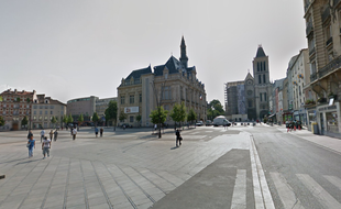 Les faits se sont déroulés place Jean-Jaurès, à Saint-Denis.