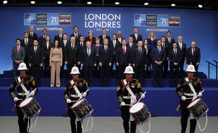 Les 29 chefs d'Etats des pays membre de l'Otan pose une photo de famille, le 4 décembre 2019, à Londres.