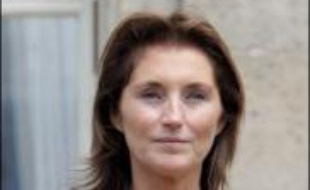 En séchant, pour raison de maladie, le pique-nique des Bush dans le Maine samedi, Cécilia Sarkozy a accentué son image d'une première dame de France secrète, imprévisible, voire déroutante, aux antipodes de celles qui l'ont précédée à l'Elysée.
