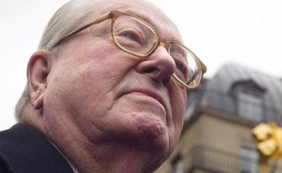 Le président d'honneur du Front national, Jean-Marie Le Pen, a parié lundi sur une explosion de l'UMP en cas de défaite de Nicolas Sarkozy à la présidentielle, avec une "grande chance" que le FN "constitue le noyau de regroupement" des "anti-marxistes".