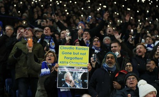 Les fans de Leicester a rendu hommage à Claudio Ranieri lors du match contre Liverpool, le 27 février 2017.