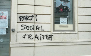 Les tags retrouvés sur les murs du local PS, ce lundi.