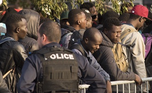 Evacuation des migrants du square Daviais à Nantes, le 20 septembre 2018.