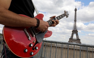 Un guitariste à Paris lors de la Fête de la musique 2019.