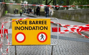 Accès interdit aux voies sur berge en raison des inondations le 5 juin 2016 à Paris