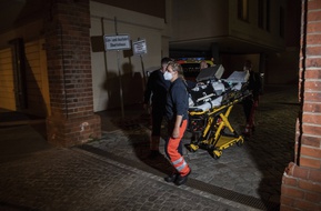 Des secouristes interviennent après la tuerie dans une clinique de Potsdam, le 28 avril 2021.