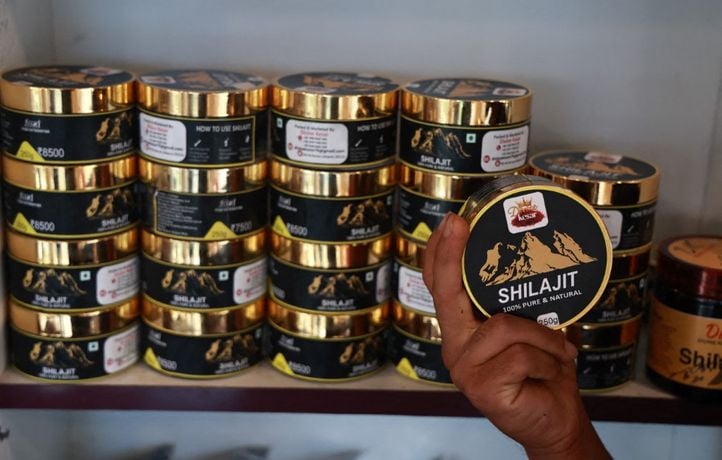 Comment des pubs pour le « shilajit » usurpent l’identité de personnalités
