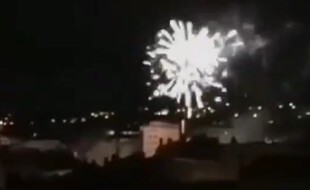 Le feu d'artifice s'est déroulé dans la nuit de mardi à mercredi.