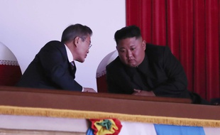 Le président sud-coréen Moon Jae-in et le dirigeant nord-coréen Kim Jong-un à Pyongyang, le 18 septembre 2018.