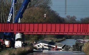 Le TGV accidenté à Eckwersheim près de Strasbourg, le 15 novembre 2015