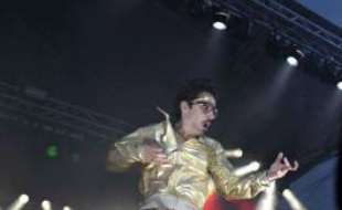 Sylvain Quimené, alias Gunther Love, le champion du monde d'Air Guitar 2009