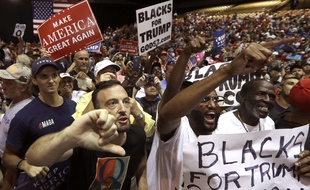 Un supporteur de Donald Trump portant un t-shirt Qanon, le 31 juillet 2018 à Tampa, en Floride.