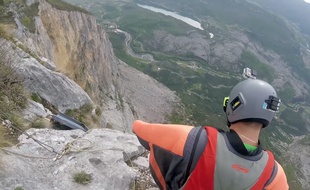 Illustration de base-jumping Credit:CATERS/SIPA