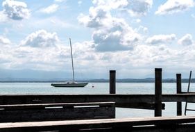 Un bateau à voile (illustration)