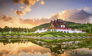 Entre ses temples chargés de dorures et sa splendide nature, Chiang Mai a de quoi combler tous les voyageurs.