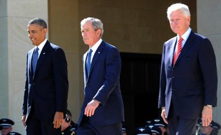 Le président des Etats-Unis Barack Obama et deux de ses prédécesseurs, George W. Bush et Bill Clinton, iront rendre hommage à Nelson Mandela la semaine prochaine en Afrique du Sud, a-t-on appris vendredi de sources concordantes.