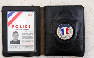 Les voleur ont montré une fausse carte de police.