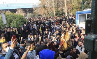 Le 30 décembre 2017, une manifestation à l'université de Téhéran. AP Photo.