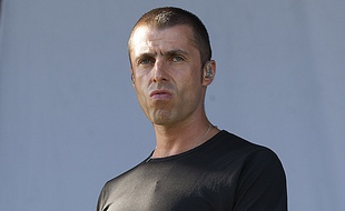 Liam Gallagher en concert avec Beady Eye