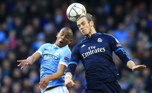 Gareth Bale (Real Madrid) et Fernando (Manchester City), lors de la demi-finale aller de la Ligue des champions le 26 avril 2016.