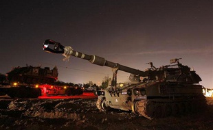 Un char d'assaut israélien près de la frontière nord de la bande de Gaza, le 15 novembre 2012.