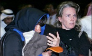 Le parquet de Paris a ouvert jeudi une enquête préliminaire sur l'attentat perpétré lundi contre un groupe de Français dans le nord-ouest de l'Arabie saoudite au cours duquel trois hommes et un adolescent de 17 ans ont été tués.