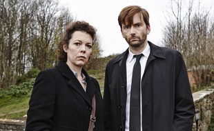Olivia Colman (D.S. Ellie Miller), David Tennant (D.I Alec Hardy) dans la série britannique "Broadchurch"