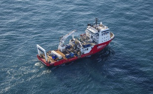 Le Geo Ocean III, navire du Bureau britannique d’enquête sur les accidents aériens, sur les traces de l'épave de l'avion qui transportait Emiliano Sala.