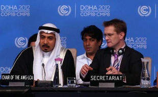 Le Qatar, qui accueille les négociations onusiennes sur la lutte contre le changement climatique, a proposé samedi matin un texte de compromis aux délégations qui n'étaient toujours pas parvenues à conclure un accord au lendemain de la date prévue pour la fin des travaux.