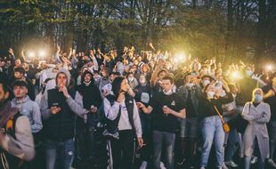Une fête interdite au Bois de la Cambre à Bruxelles, le 1 avril 2021.