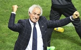 Vahid Halilhodzic fête la qualification du Japon pour la prochaine coupe du Monde( The Yomiuri Shimbun via AP Images )/YOMIU/17243460316020/JAPAN OUT/1708311454