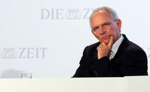 Le ministre allemand des Finances, Wolfgang Schäuble, a indiqué jeudi ne pas s'attendre à un accord sur une nouvelle aide internationale à la Grèce avant plusieurs semaines, malgré le vote d'un nouveau plan d'économies par Athènes.
