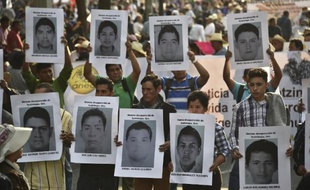 Manifestation à Mexico pour obtenir justice dans la disparition des 43 étudiants, le 6 décembre 2014