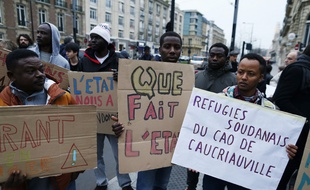 Une manifestation dénoncent la situation des sans-papiers au Havre, le 19 décembre 2016.