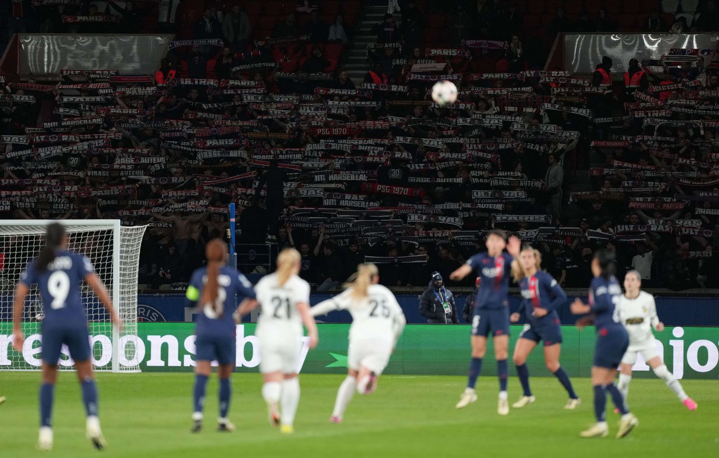 Comment suivre la demi-finale de la Ligue des Champions Lyon - PSG (F)