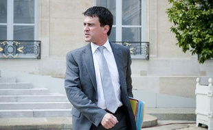 Manuel Valls à la sortie du conseil des ministres, le 23 mai 2012.