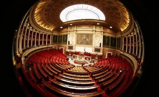 Nouvel épisode d'un feuilleton budgétaire erratique, dans un contexte économique plombé, l'Assemblée doit voter mardi le budget rectificatif pour 2011, qui comprend des mesures du plan de rigueur Fillon II comme le relèvement controversé du taux réduit de TVA de 5,5% à 7%.