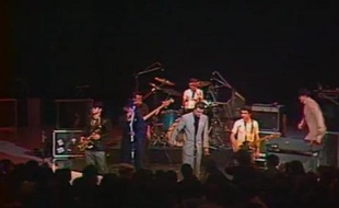 Le groupe Madness en janvier 1980 sur la scène de l'Empire, dans l'émission Chorus. (Capture d'écran)