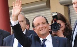Le président français François Hollande entame la semaine avec deux fers aux pieds: le désenchantement des Français à son égard est plus fort que jamais et la cohérence de son gouvernement rose-vert est mise en question par le rejet des écologistes du traité budgétaire.