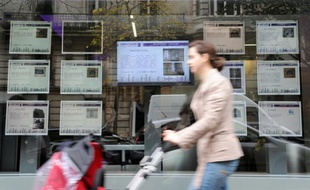 Une agence immobilière à Paris en octobre 2008.