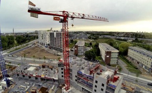 La construction de logements neufs en France a légèrement reculé au troisième trimestre malgré un faible rebond fin août, et s'inscrit toujours en net repli sur les douze mois écoulés, avec des perspectives encore sombres.