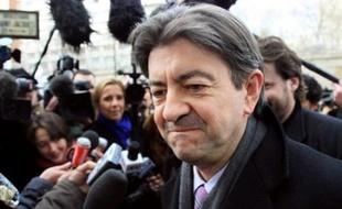 Une coalition d'opposants au traité de Lisbonne, du Sinn Fein irlandais en passant par le socialiste français Jean-Luc Mélenchon ou le Néerlandais Harry Van Bommel, ont appelé jeudi les leaders européens à abandonner le traité censé rendre l'UE plus efficace.