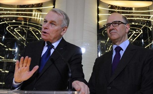 Jean-Marc Ayrault, Premier ministre, en compagnie de Pierre Moscovici, ministre de l'Economie.