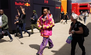 Lewis Hamilton, sapé comme jamais, arrive à SIlverstone, son Grand Prix national.
