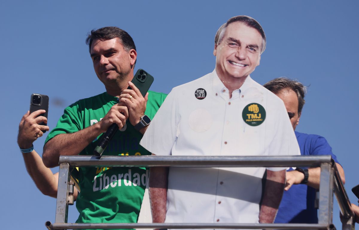 Brésil : Coup dur pour Jair Bolsonaro assigné à résidence en plein procès pour tentative de coup d'Etat