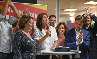 Michèle Rubirola, du Printemps marseillais, lors de sa prise de paroles lors de la soirée électorale des municipales à Marseille.