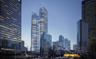 Groupama, propriétaire du site, et Vinci, constructeur, ont lancé la construction de la tour «The Link» à la Défense. Un chantier de plus d'un milliard d'euros.