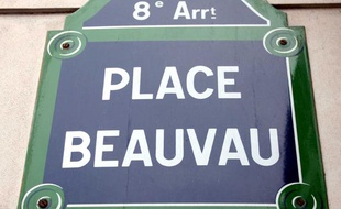 Illustration: Plaque de la place Beauvau, dans le 8e arrondissement de Paris.